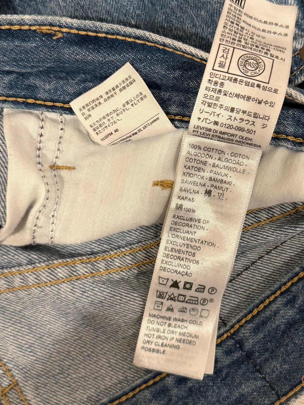 LEVIS HIGH WAISTED MOM SHORTS 29 - Picture 8 of 9